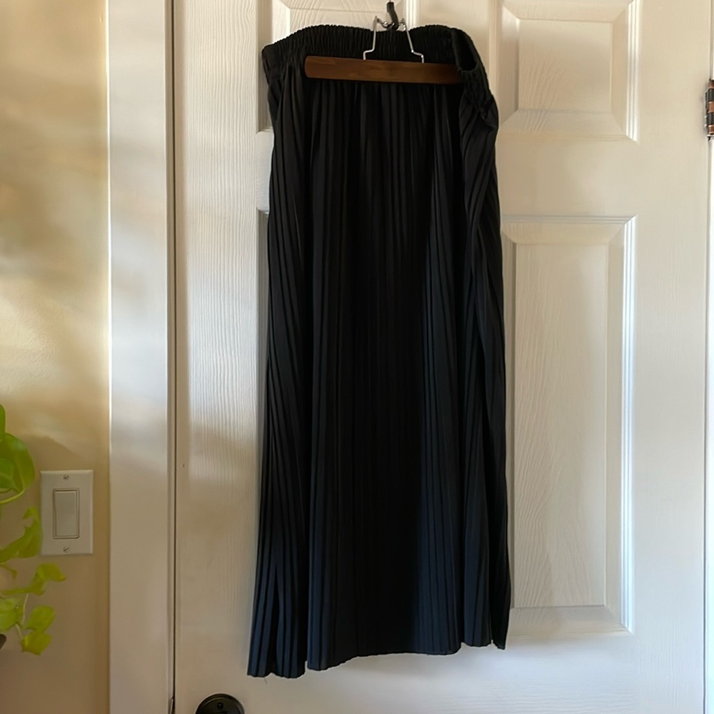 Pleated witchy black long maxi midi skirt